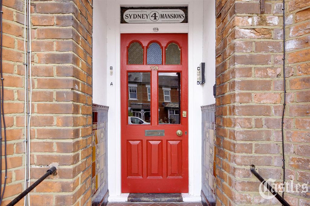 Property photo 2 of 27