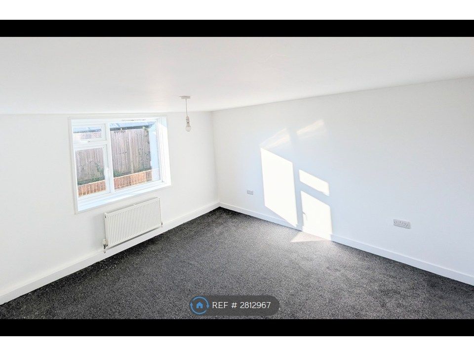Property photo 3 of 5 Bedroom 1
