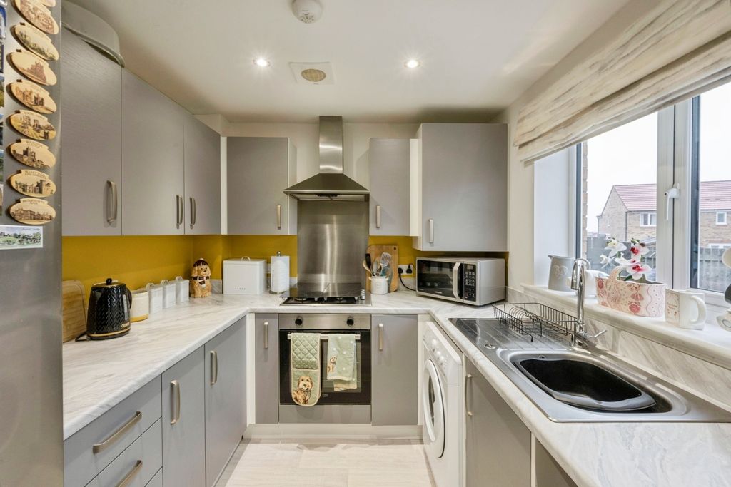 Property photo 3 of 12 Kitchen