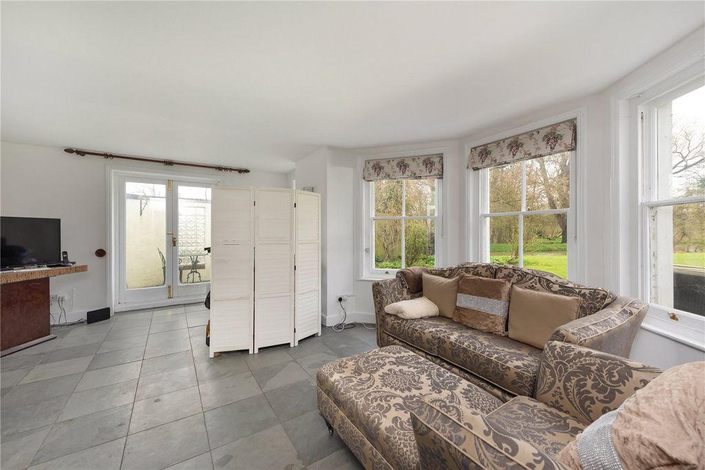 Property photo 3 of 18 Picture No. 02