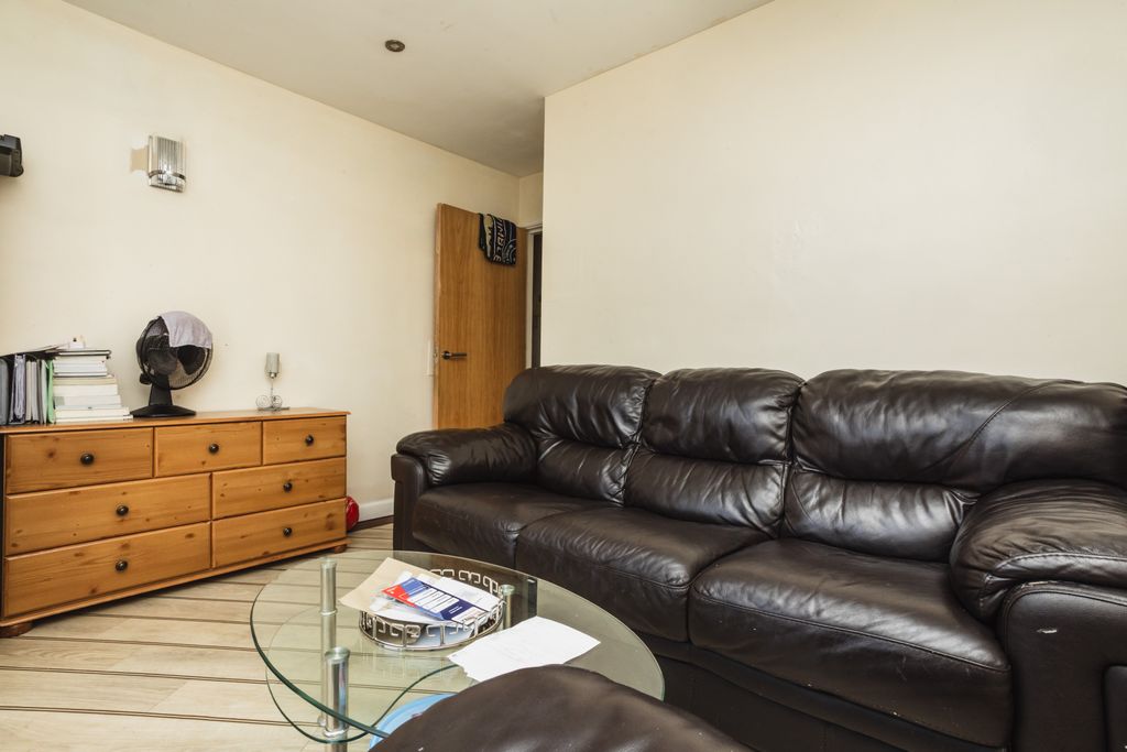 Property photo 2 of 26
