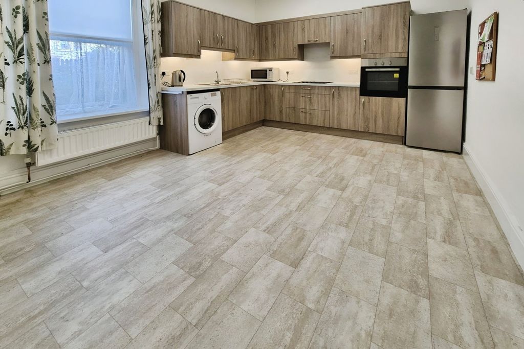 Property photo 2 of 12 Kitchen/Dining Room