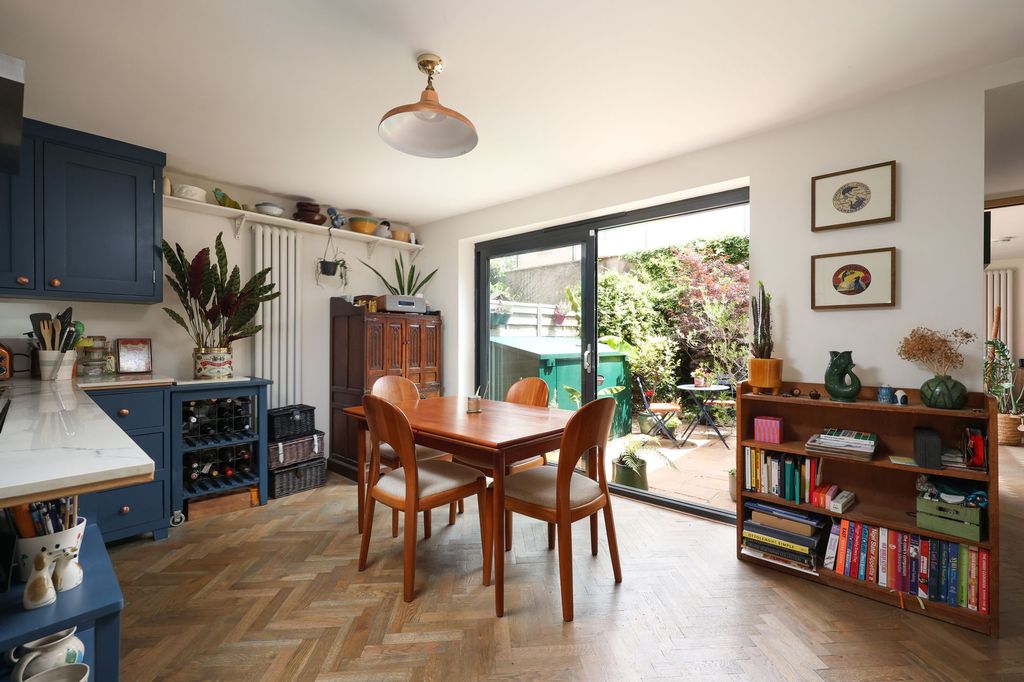 Property photo 3 of 23