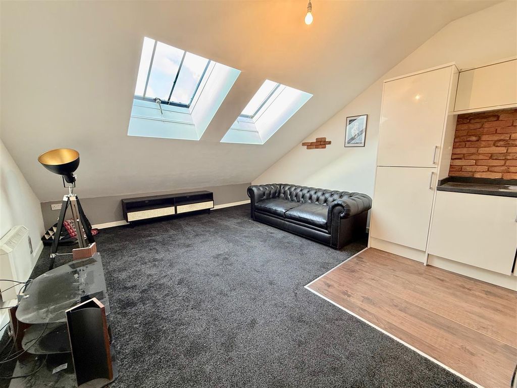 Property photo 3 of 9 Lounge