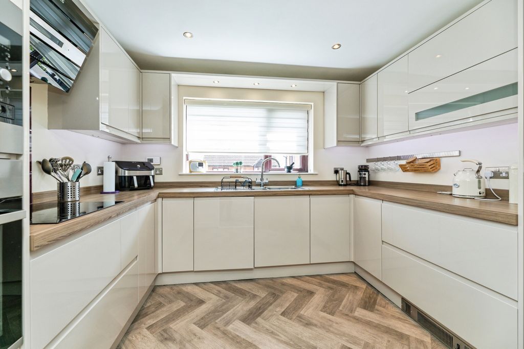 Property photo 3 of 24 2A8A3942