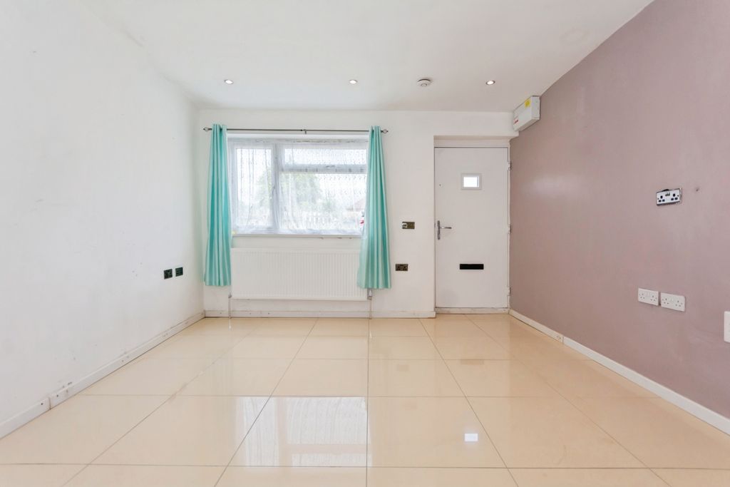 Property photo 3 of 17 Photo