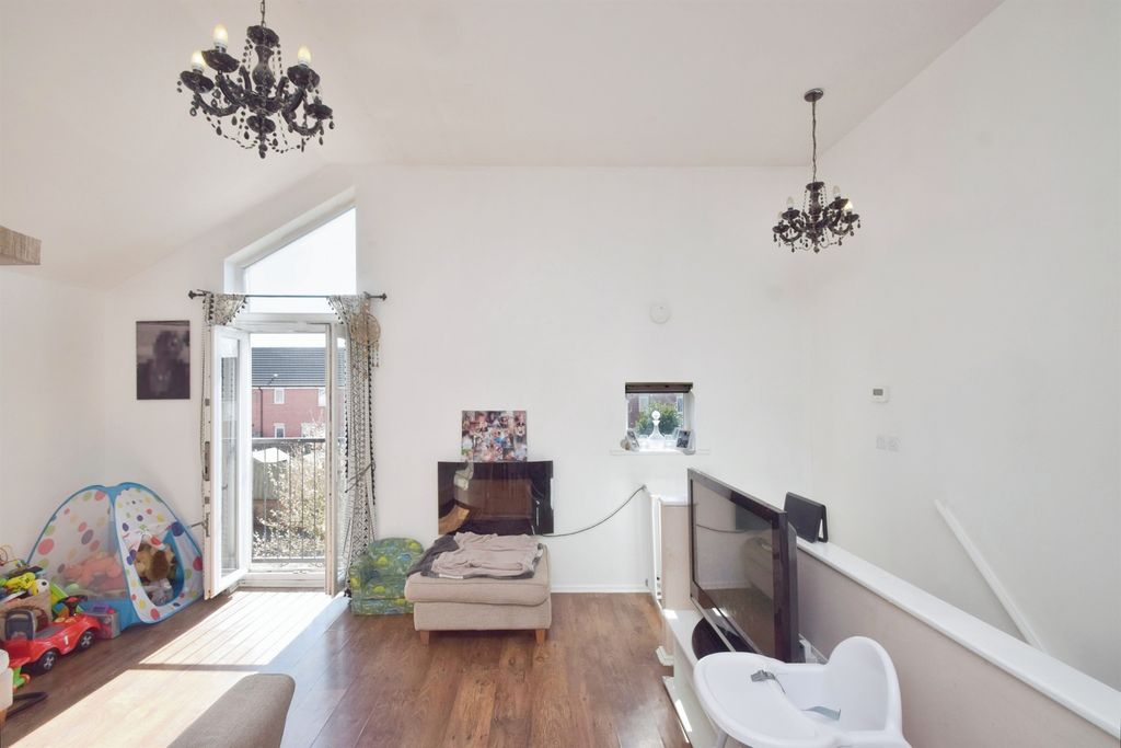 Property photo 2 of 17