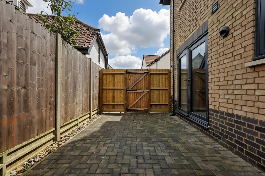 Property photo 3 of 18