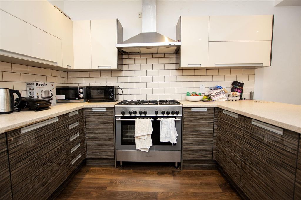 Property photo 2 of 13 Approach