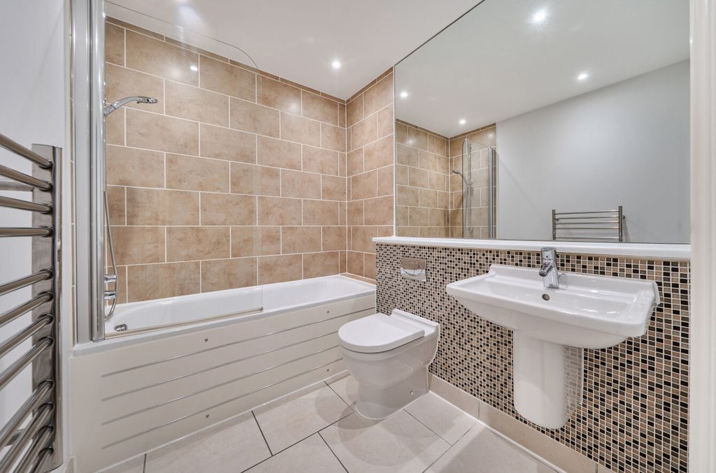 Property photo 3 of 15 Bathroom
