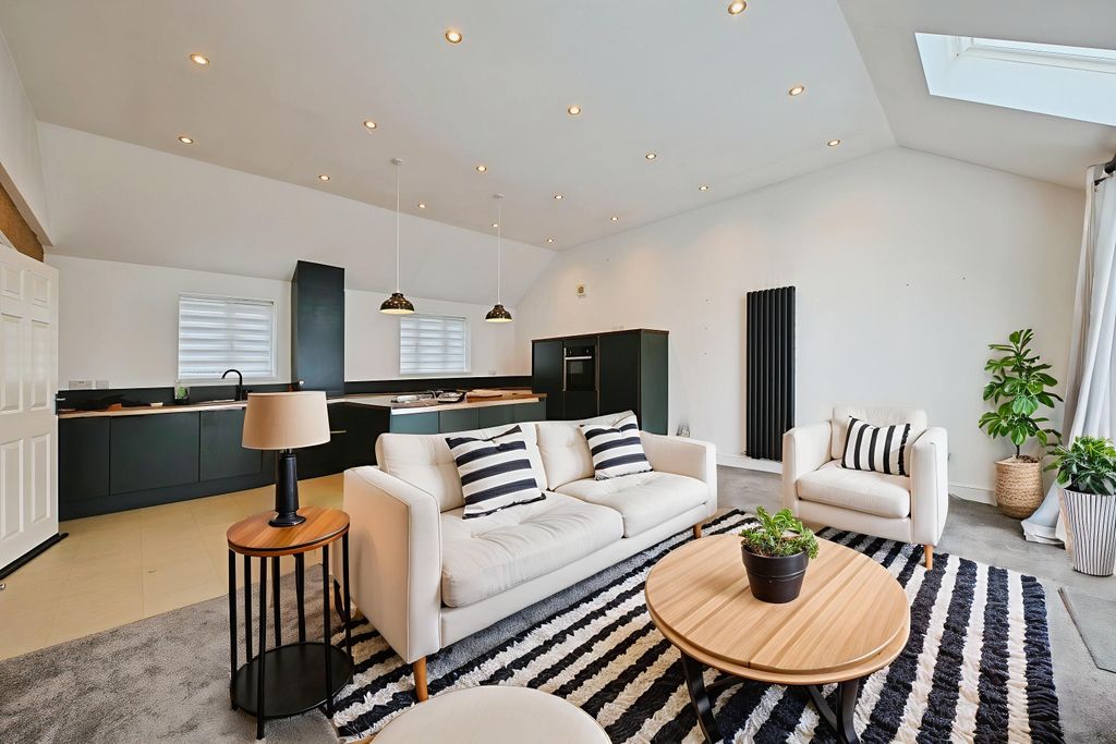 Property photo 3 of 8 4252406