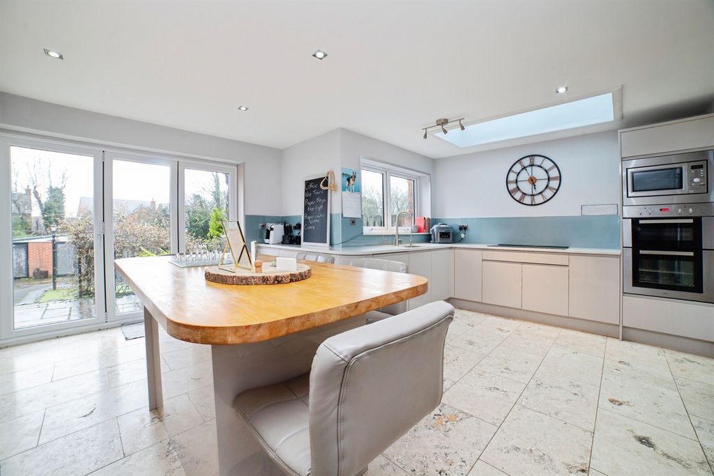 Property photo 2 of 32