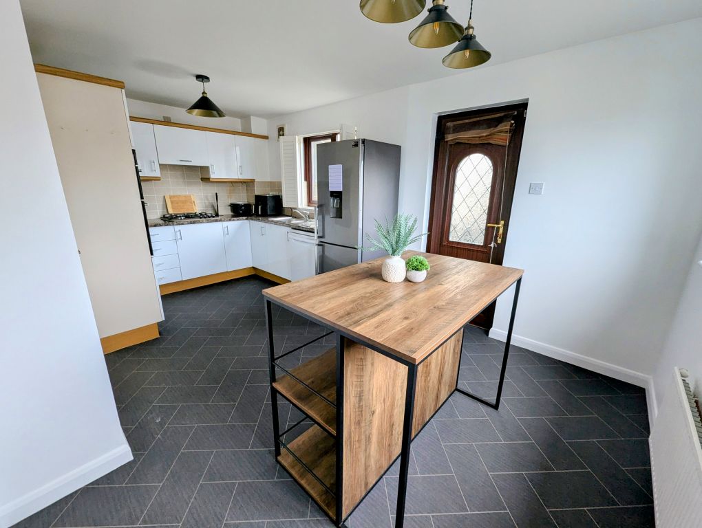 Property photo 3 of 16 Kitchen/Breakfast