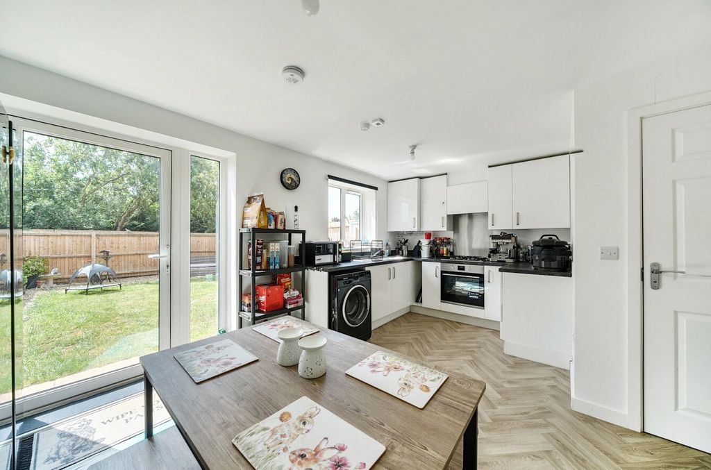 Property photo 3 of 14 1312274-14-685E5c...