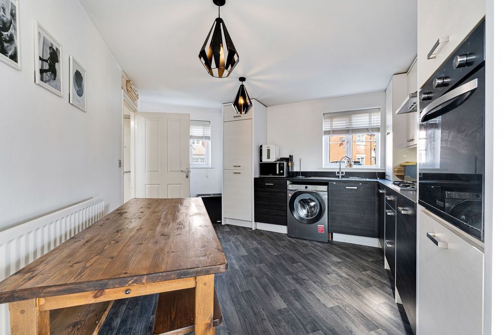 Property photo 3 of 24