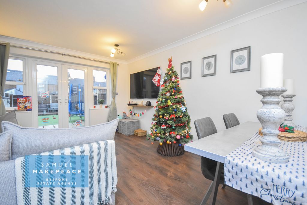 Property photo 3 of 28 Gallery