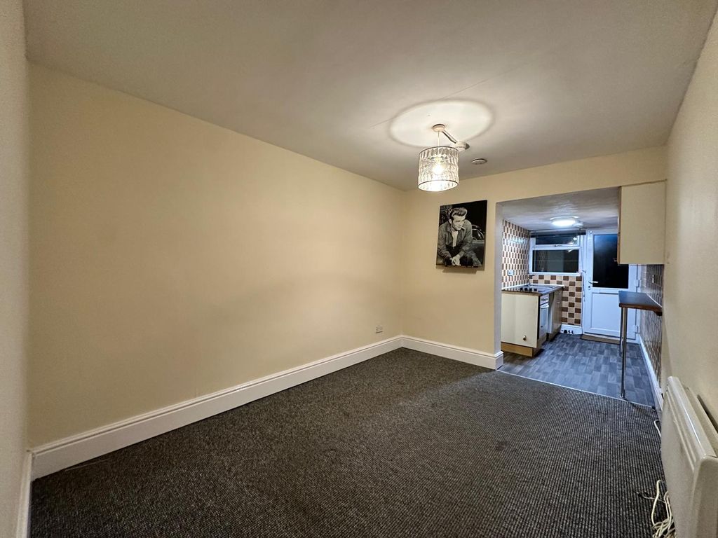 Property photo 2 of 5 Lounge