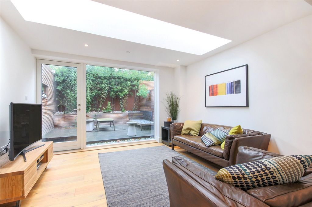 Property photo 1 of 12 Reception Room