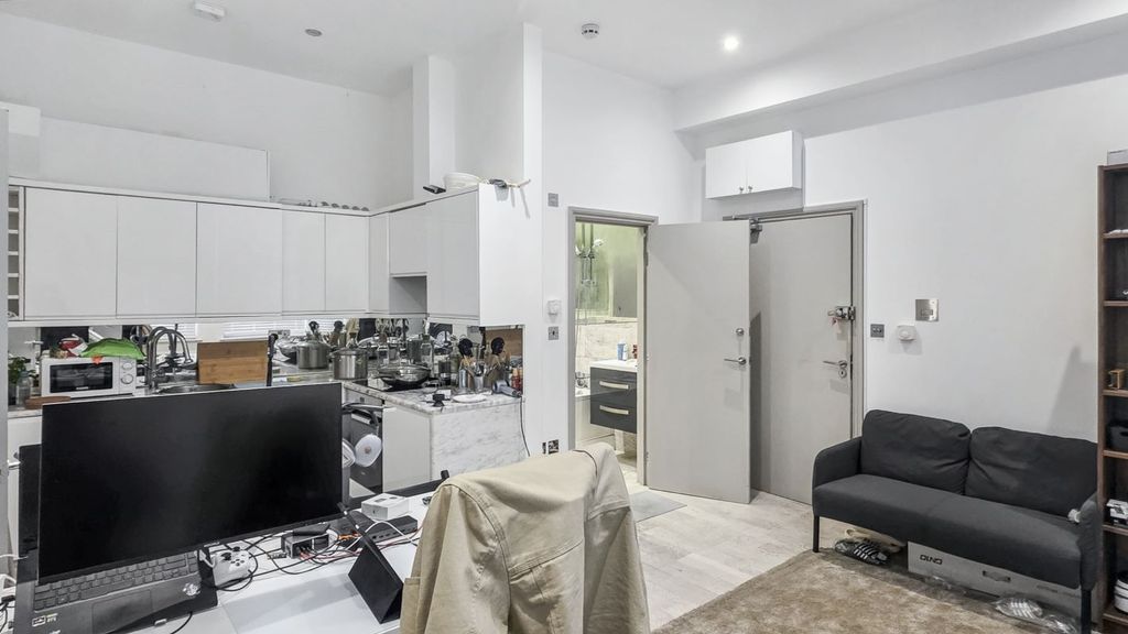 Property photo 2 of 8