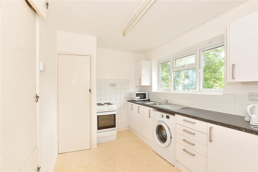 Property photo 2 of 12 Kitchen