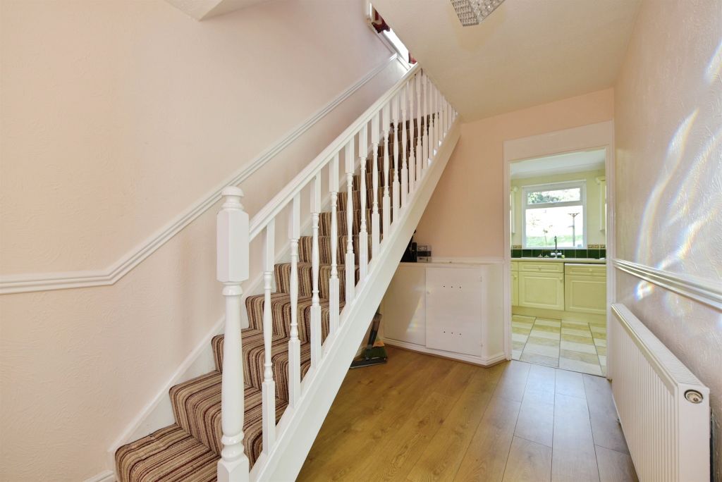 Property photo 2 of 12 Entrance Hall