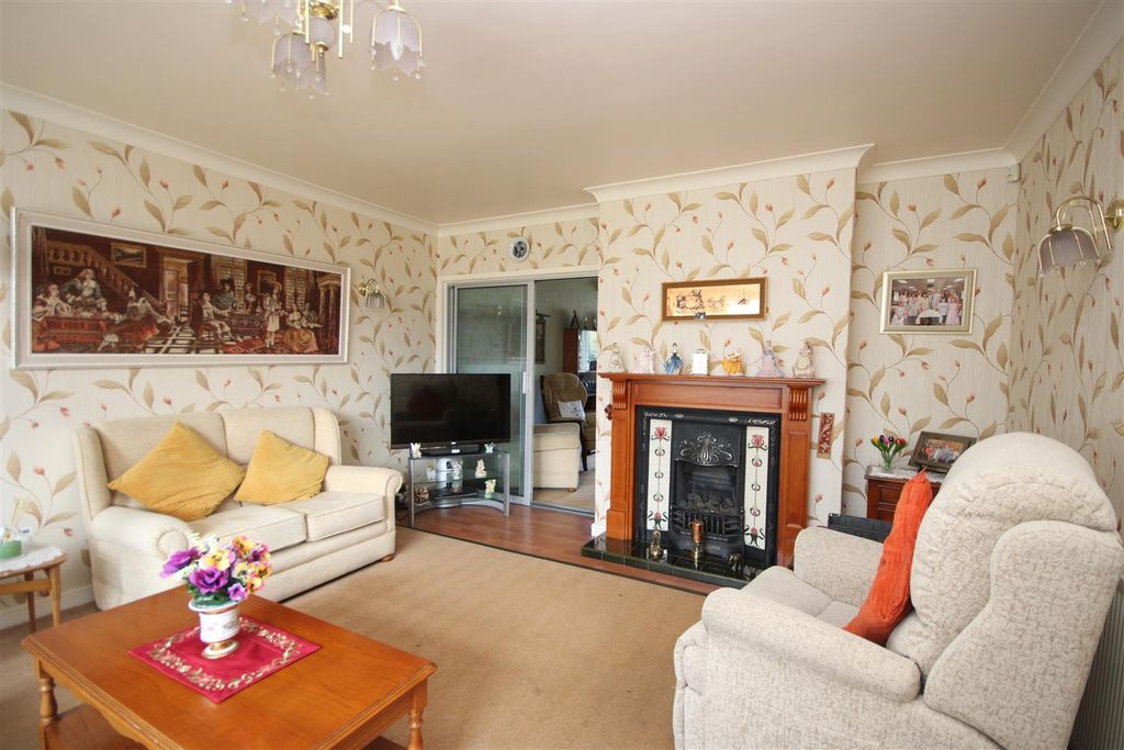 Property photo 2 of 17 Living Room