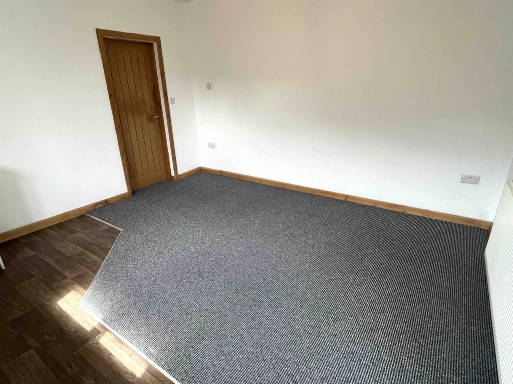 Property photo 3 of 9 Gallery