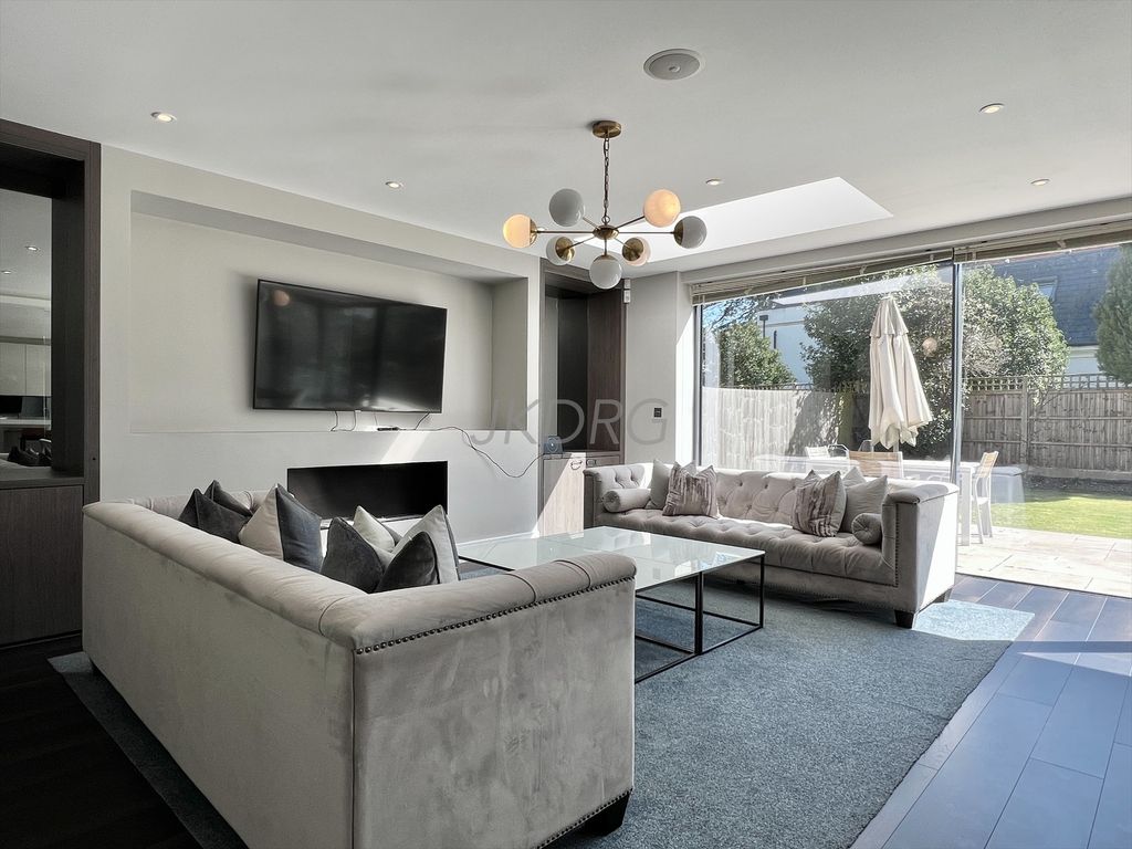 Property photo 2 of 22