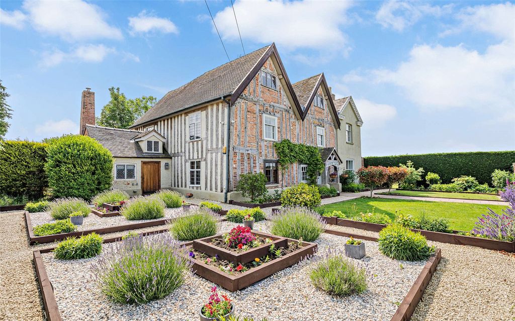 Property photo 2 of 38 Bletchley Manor