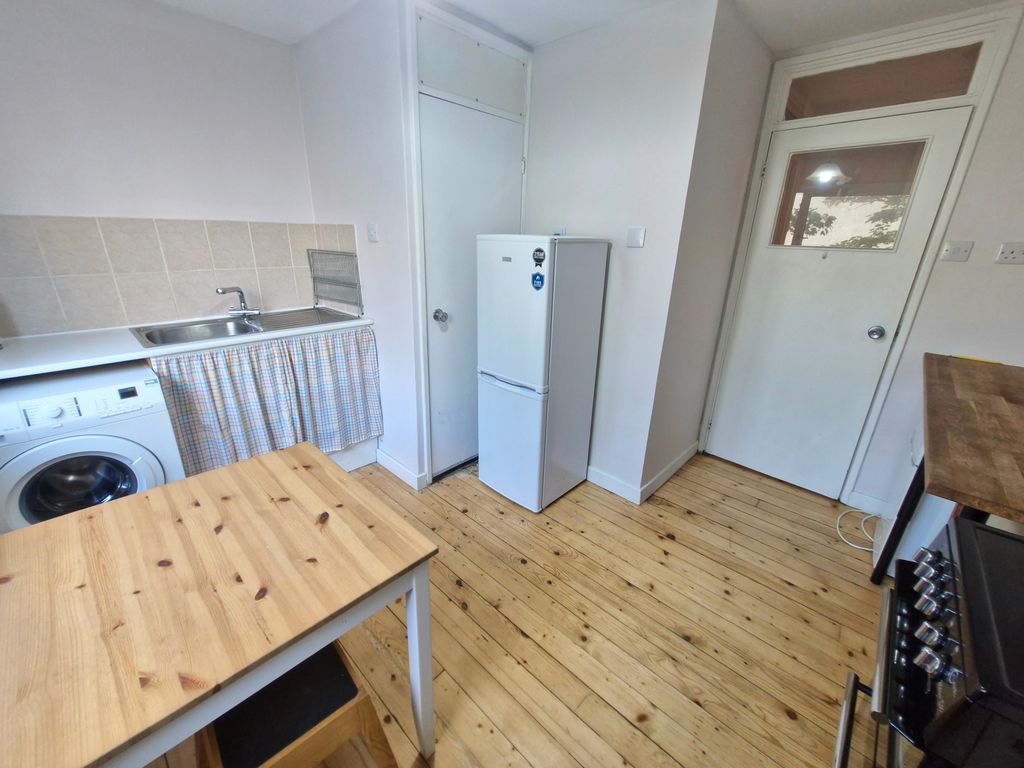 Property photo 3 of 6 Kitchen