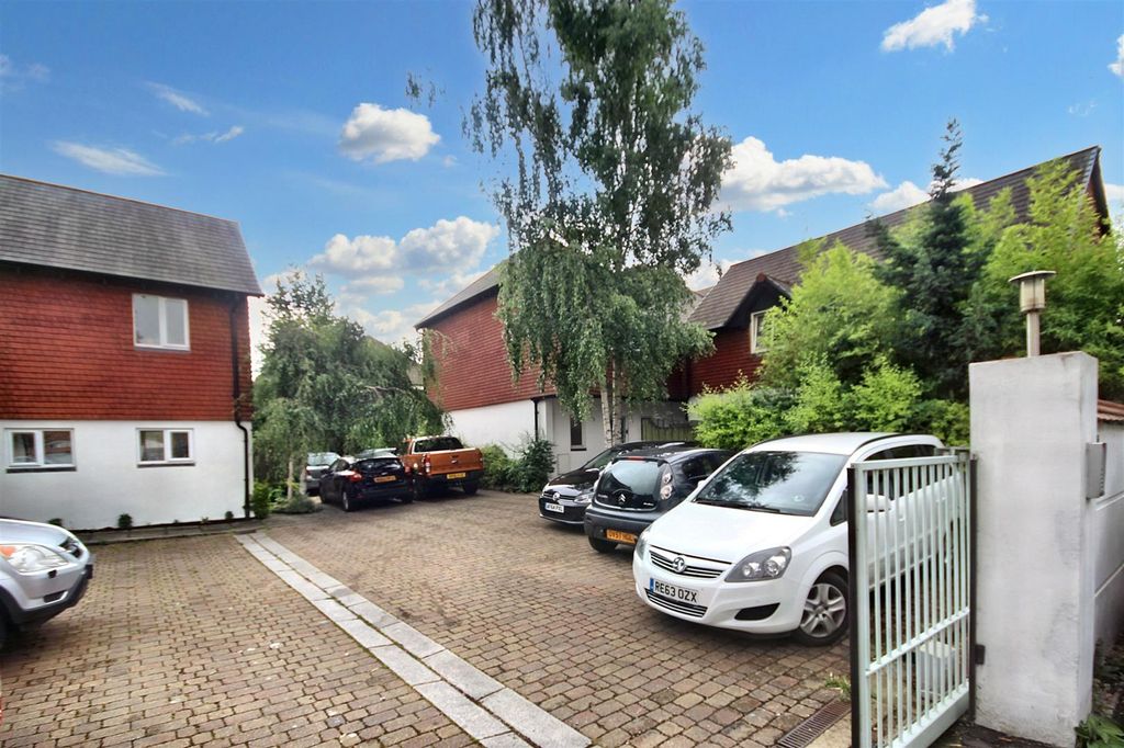 Property photo 1 of 11 Img_5024.Jpg