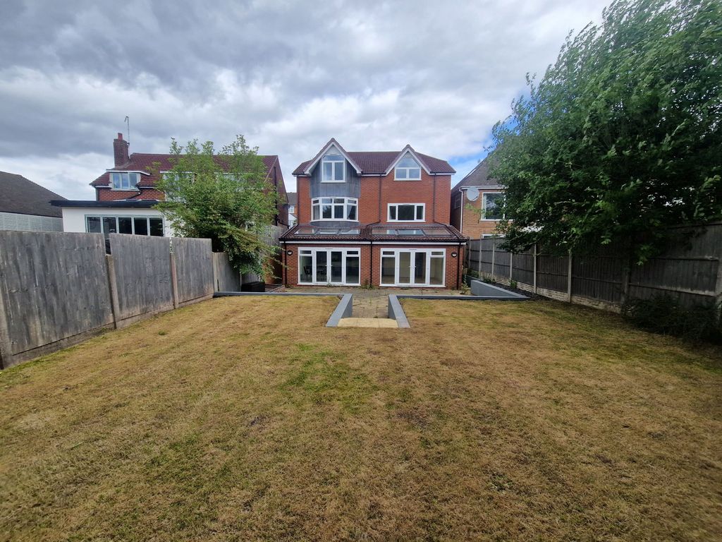 Property photo 2 of 28