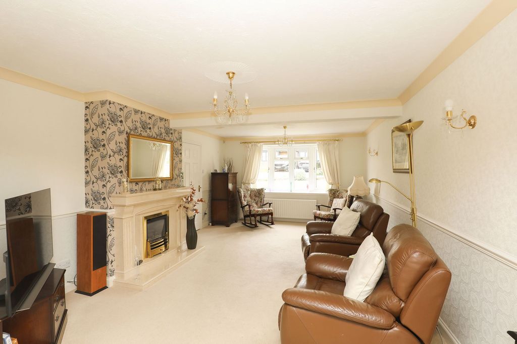 Property photo 2 of 32