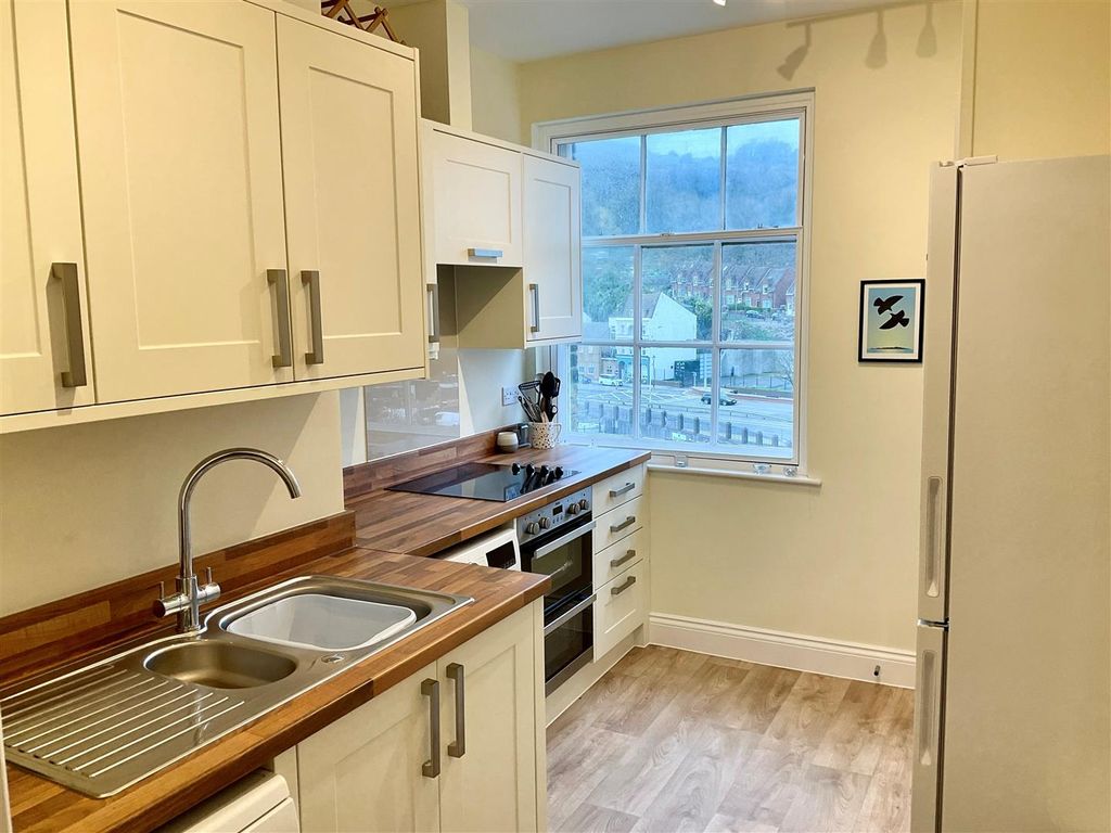 Property photo 2 of 19 Kitchen.Jpg