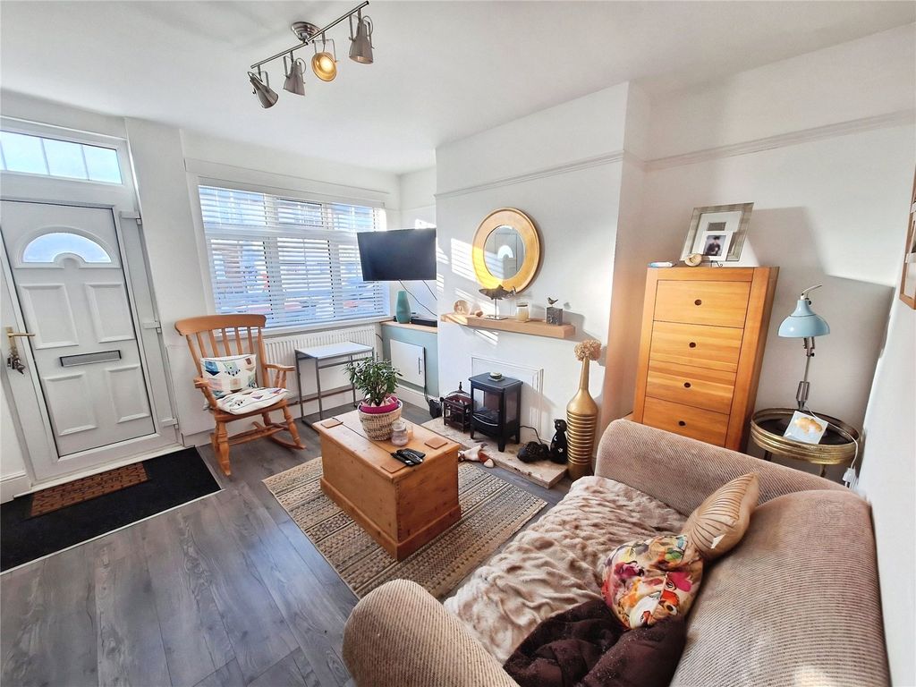 Property photo 2 of 11 Lounge