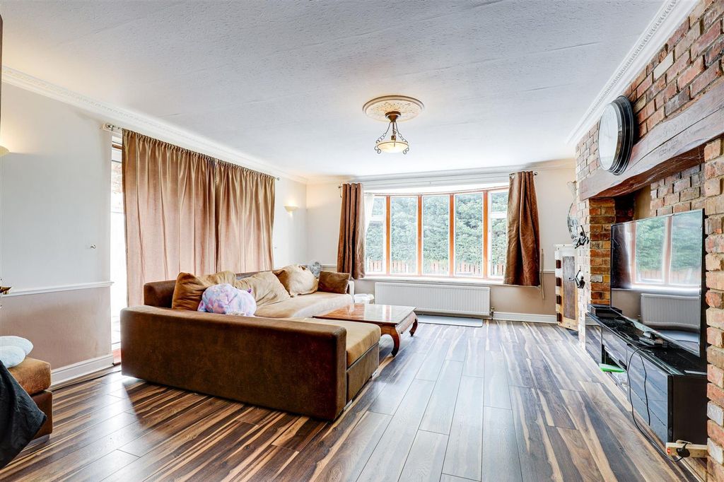 Property photo 2 of 33