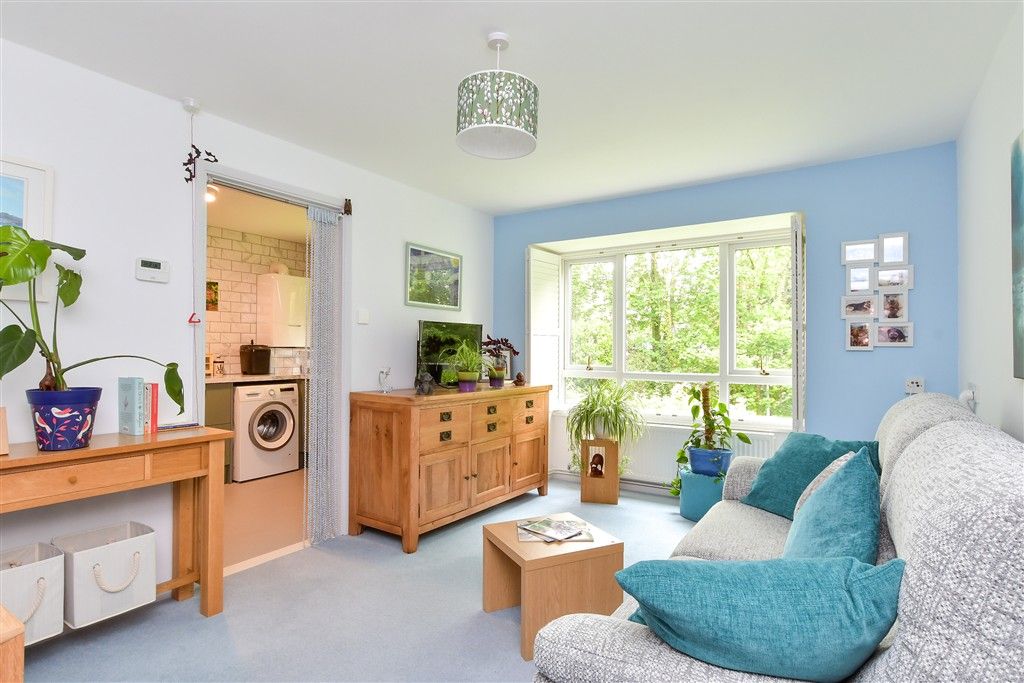 Property photo 1 of 8 Lounge