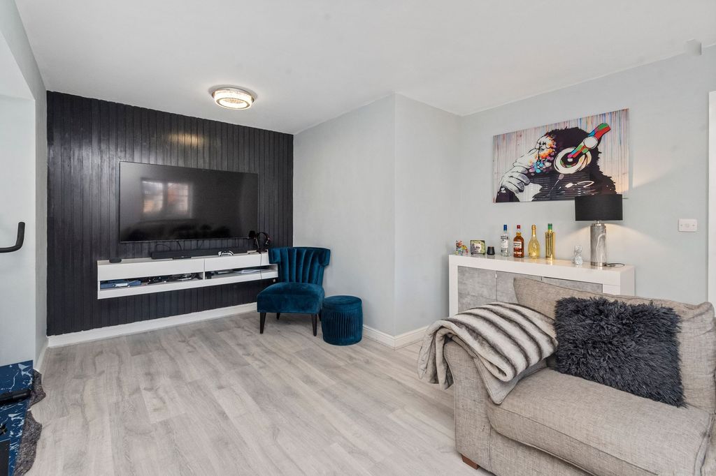 Property photo 3 of 30