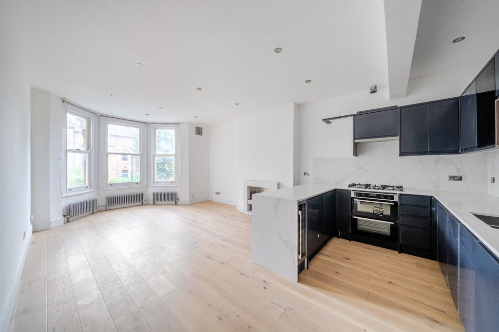 Property photo 2 of 11 Picture No. 32