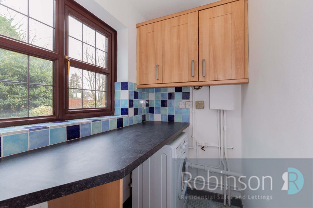 Property photo 3 of 17 4 Wagner Close-10