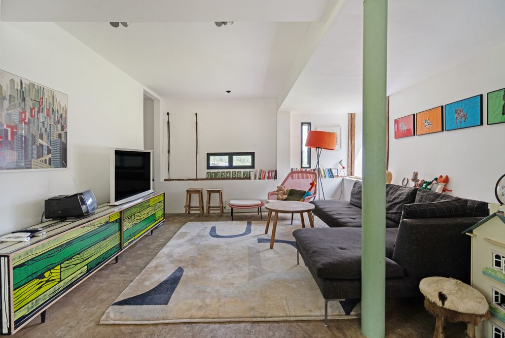 Property photo 3 of 18