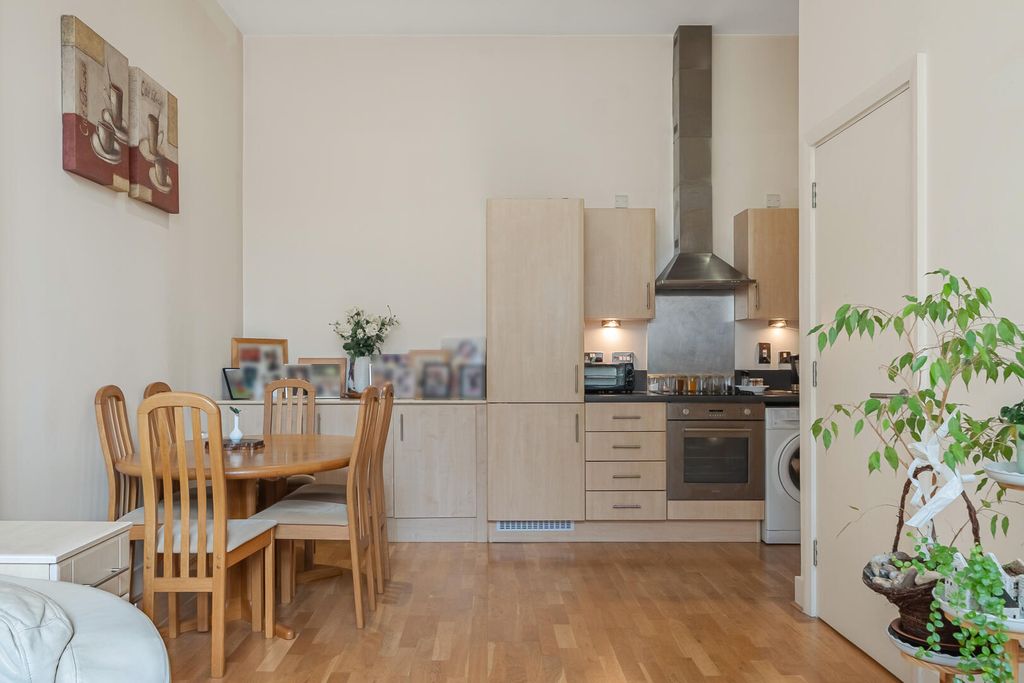 Property photo 3 of 18 Kitchen