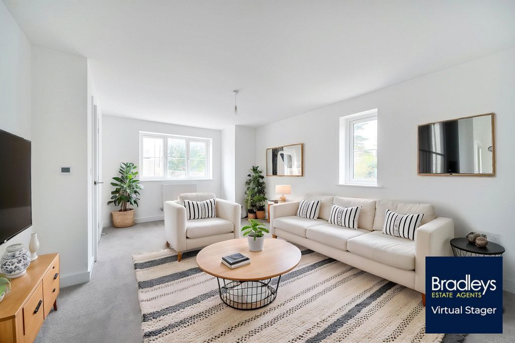 Property photo 1 of 12 Lounge