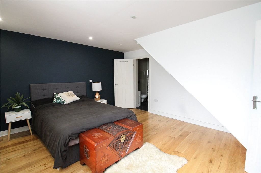 Property photo 3 of 22 Picture No. 28