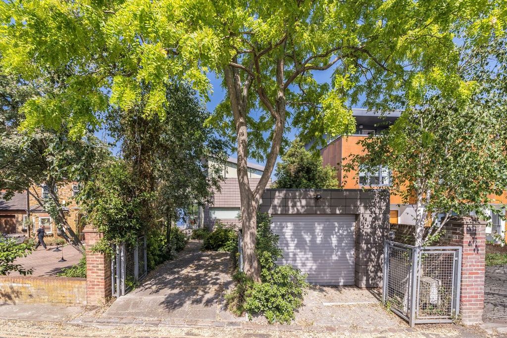 Property photo 1 of 5