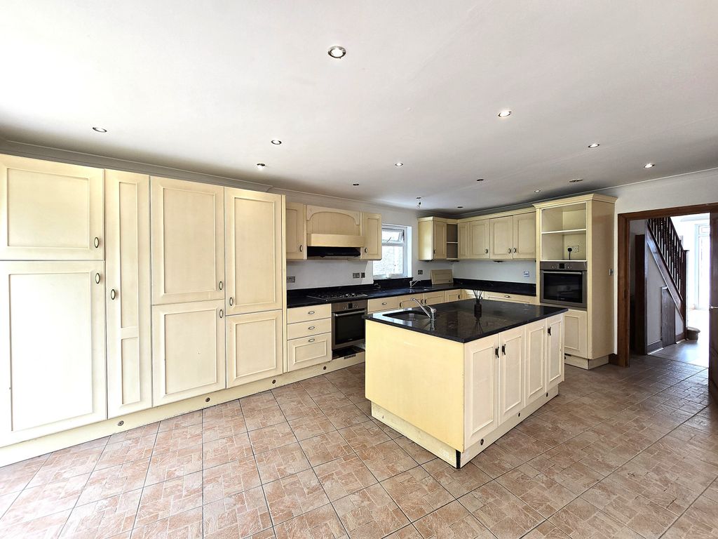 Property photo 2 of 17 Gallery