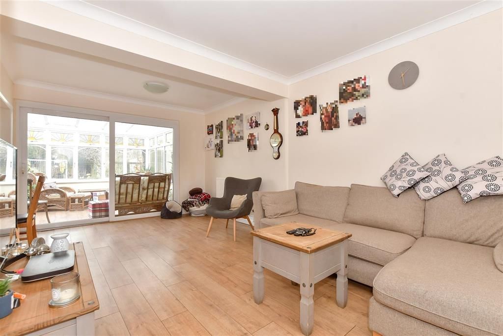 Property photo 1 of 10 Lounge