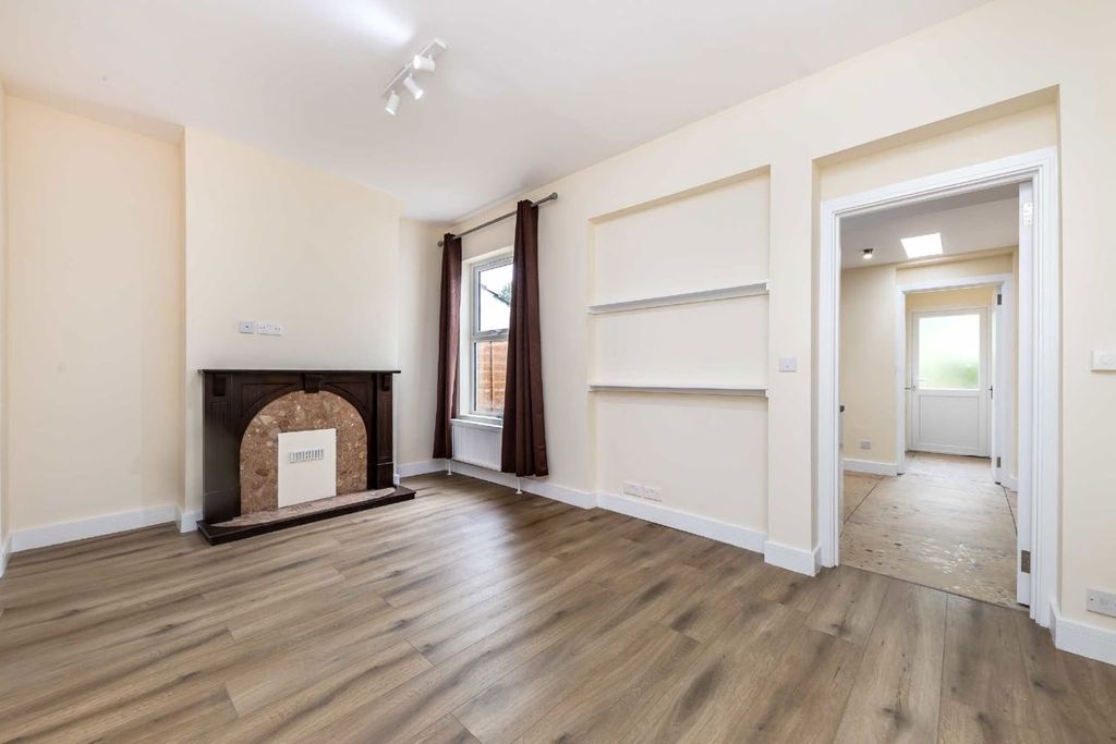Property photo 2 of 7