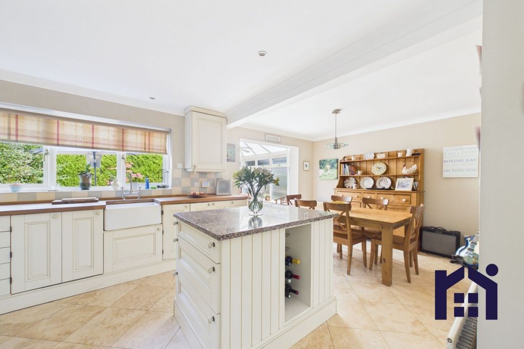 Property photo 2 of 27 Dining Kitchen