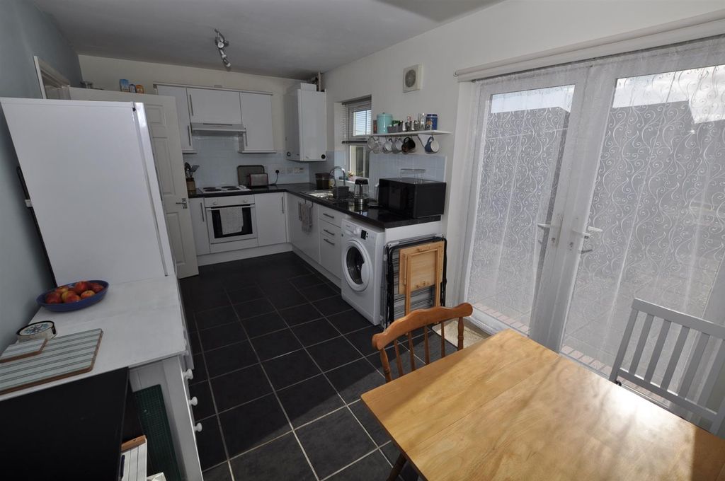 Property photo 3 of 14 Kitchen / Dining Room